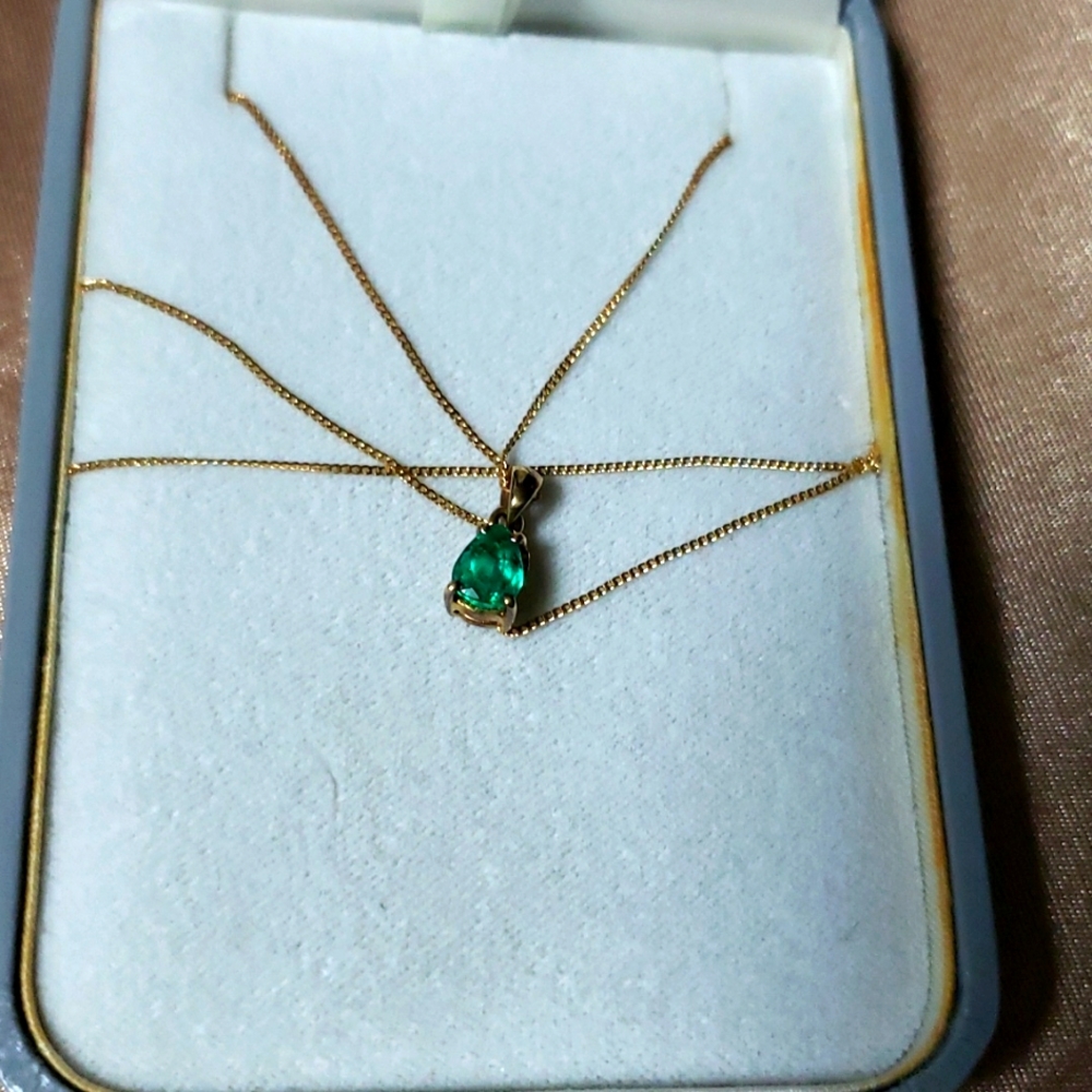 VINTAGE STERN 18K GOLD CHAIN and emerald charm